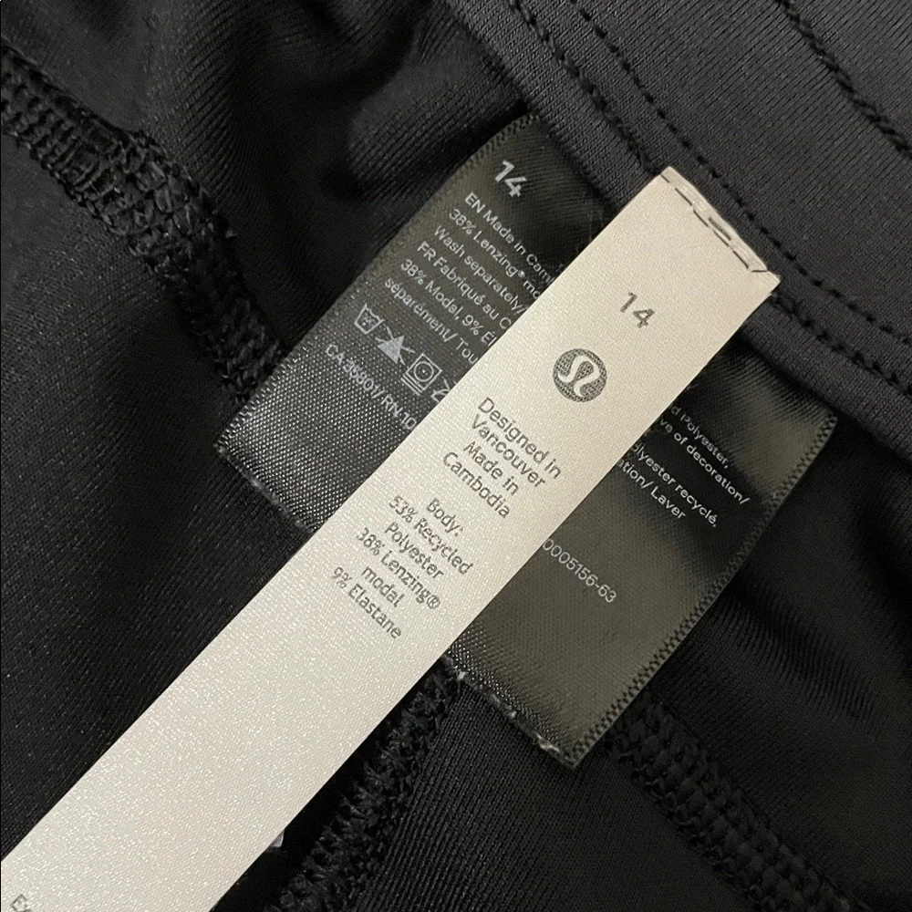 Lululemon Softstreme High-Rise Straight Leg Crop size 14
